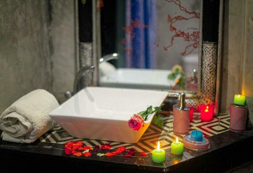 デラックスルーム, Riad Douja