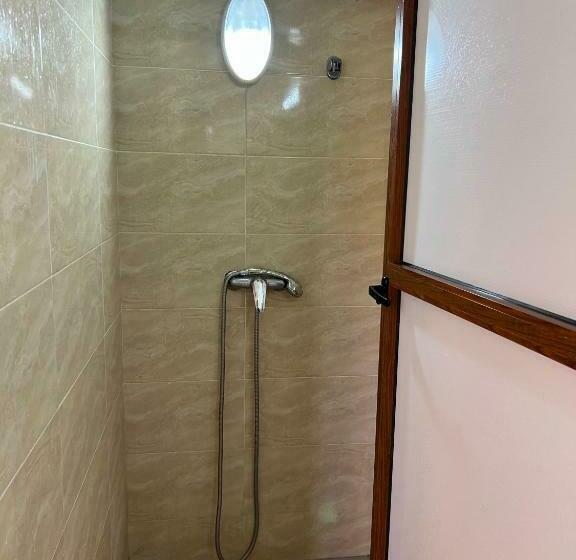 バスルーム共有のシングルスタンダード, Riad Douja