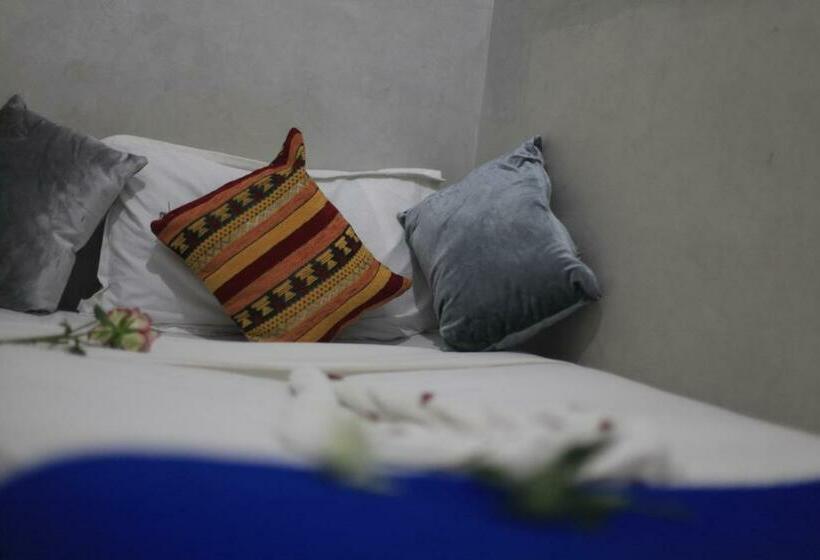 バスルーム共有のシングルスタンダード, Riad Douja