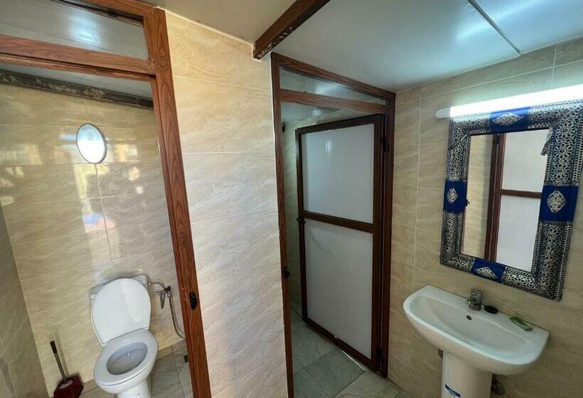 バスルーム共有のシングルスタンダード, Riad Douja