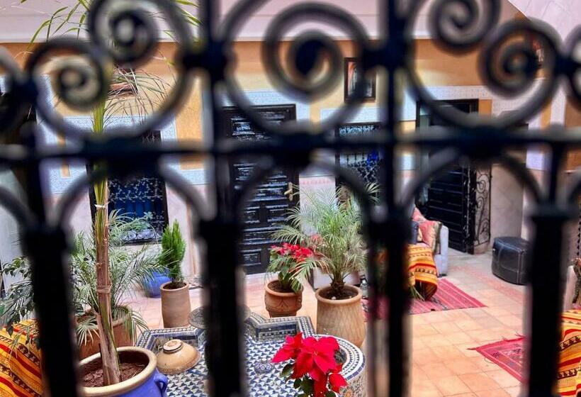 اتاق استاندارد سه نفره, Riad Douja