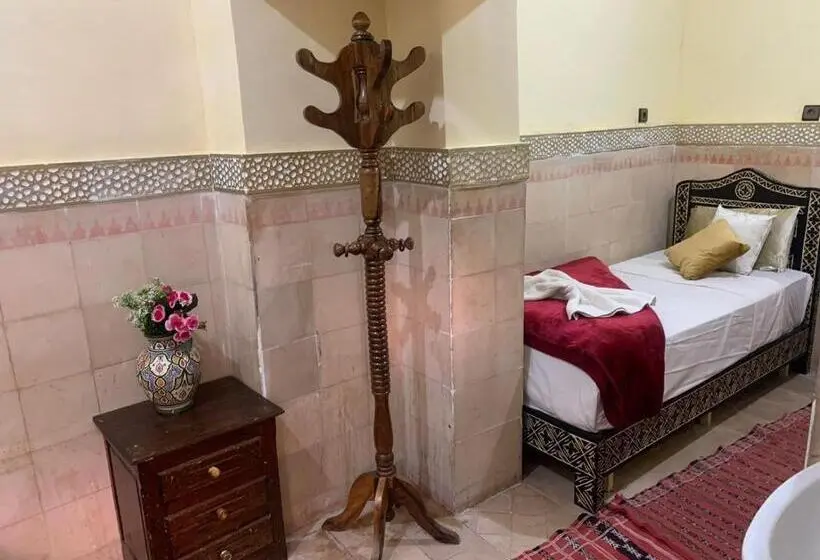 اتاق راحتی سه تخته, Riad Douja