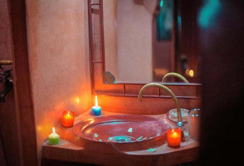 デラックスルーム, Riad Douja