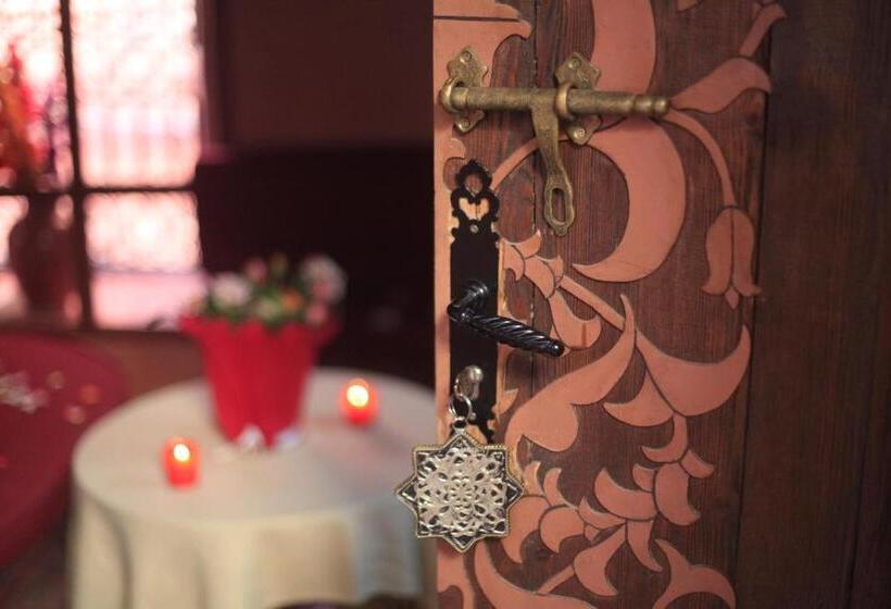 デラックスルーム, Riad Douja