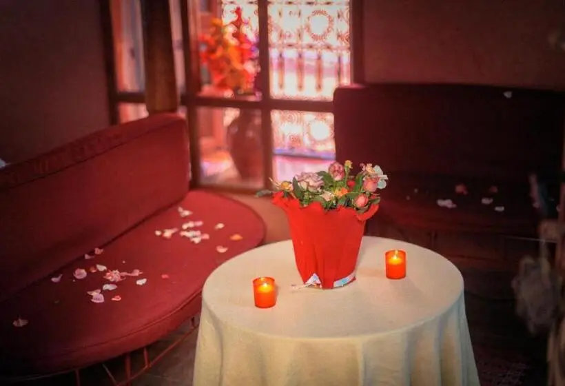 اتاق لوکس, Riad Douja