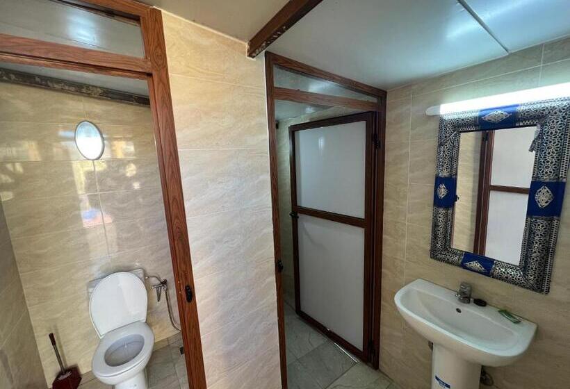 バス共有のスタンダードルーム, Riad Douja
