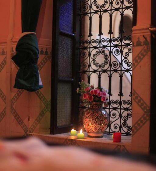 バス共有のスタンダードルーム, Riad Douja