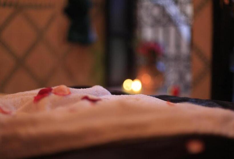 バス共有のスタンダードルーム, Riad Douja