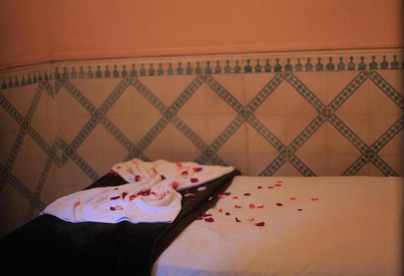 バス共有のスタンダードルーム, Riad Douja