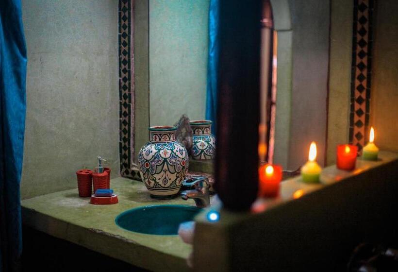 スタンダード4人部屋, Riad Douja