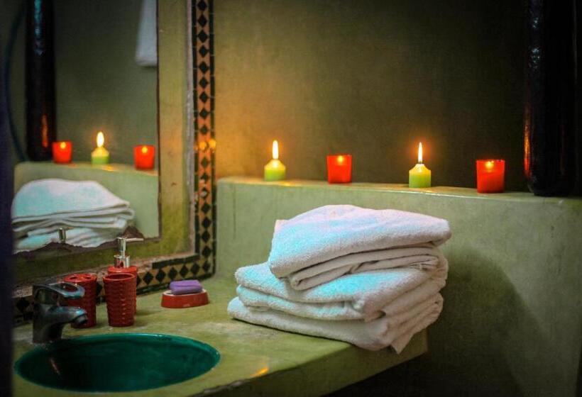 スタンダード4人部屋, Riad Douja