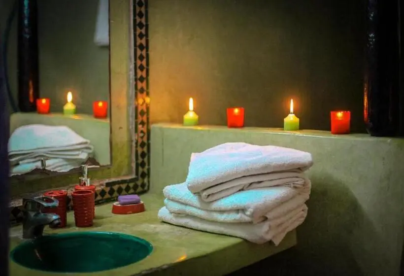 اتاق استاندارد چهار تخته, Riad Douja