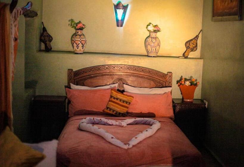 スタンダード4人部屋, Riad Douja