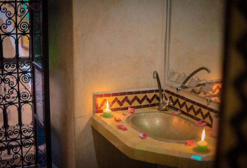 スタンダードトリプルルーム, Riad Douja