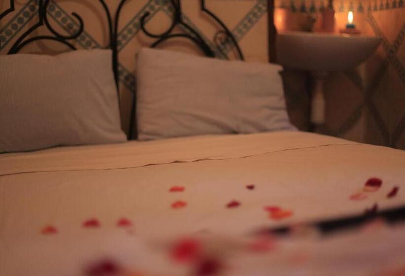 バス共有のスタンダードルーム, Riad Douja