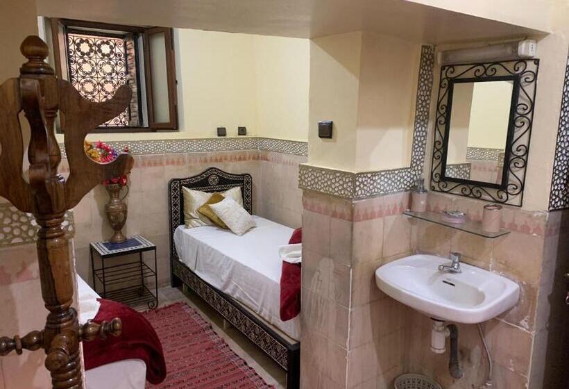 スタンダードトリプルルーム, Riad Douja