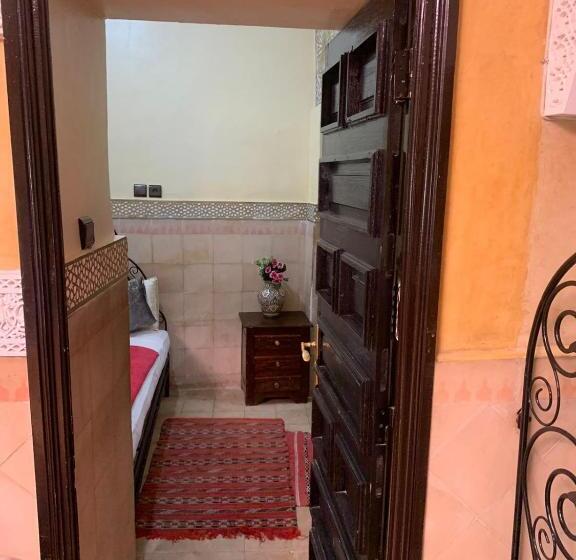 اتاق استاندارد سه نفره, Riad Douja