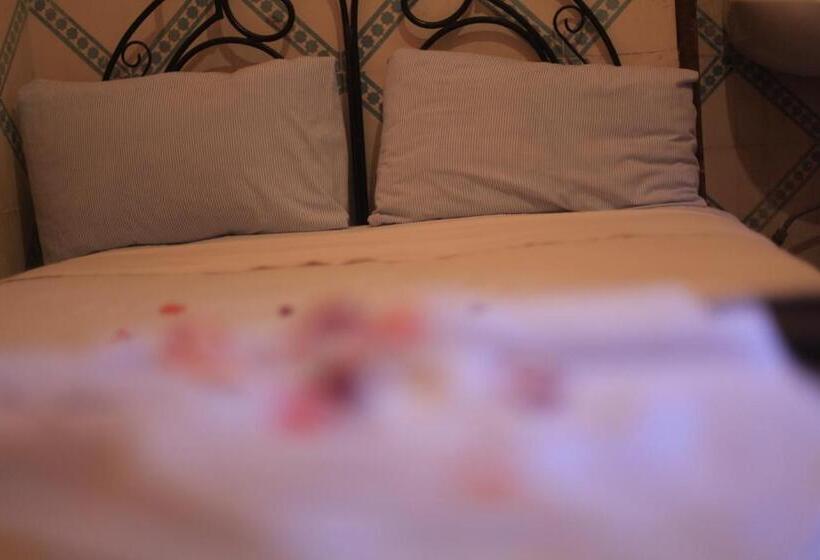 バス共有のスタンダードルーム, Riad Douja