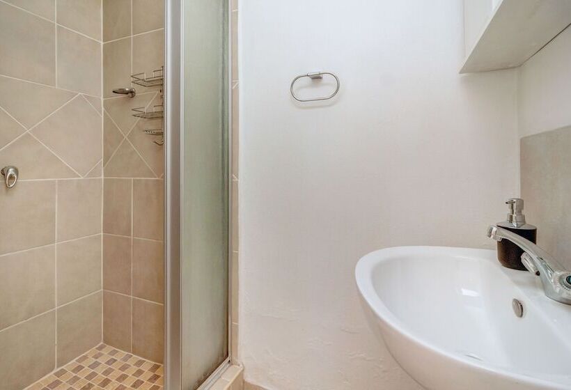 اتاق استاندارد, The Dorr Guesthouse