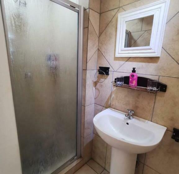 اتاق استاندارد, The Dorr Guesthouse