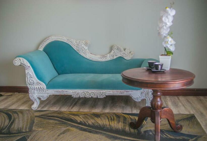Standard Room King Size Bed, Emakhosini Boutique