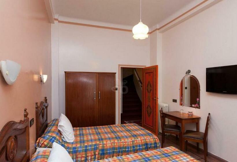 اتاق استاندارد یک نفره, Hôtel Astrid