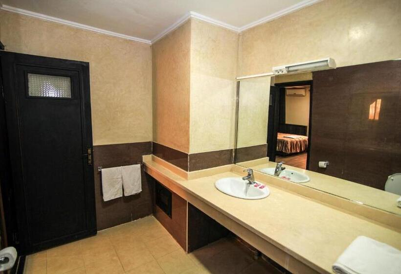 اتاق کلاسیک سه تخته, Jedda Douhi El Ouassini