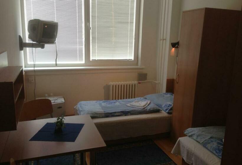 Habitació Estàndard, Prim