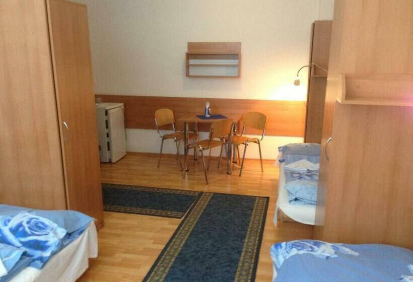 Habitació Triple Estàndard, Prim