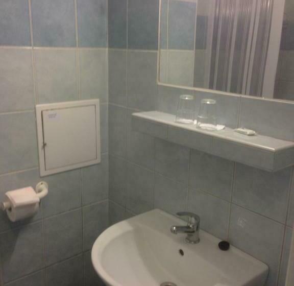 Habitació Estàndard, Prim