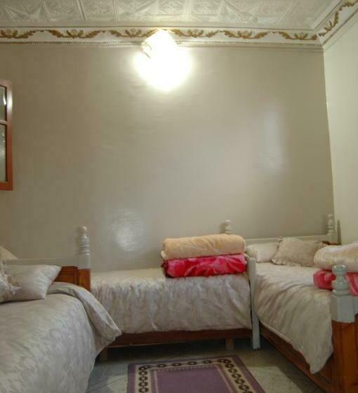 اتاق استاندارد سه نفره, Restaurant Bougafer