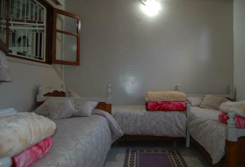 اتاق استاندارد سه نفره, Restaurant Bougafer