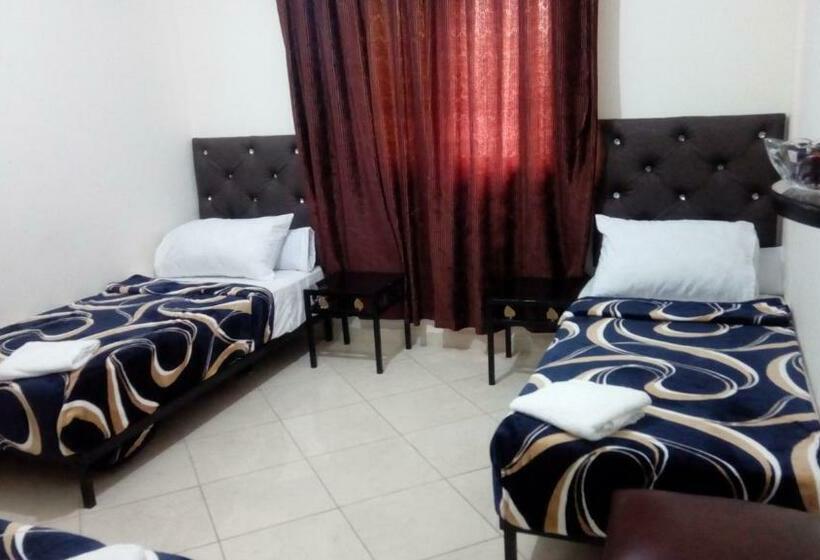 اتاق استاندارد سه نفره, San Mao Sahara