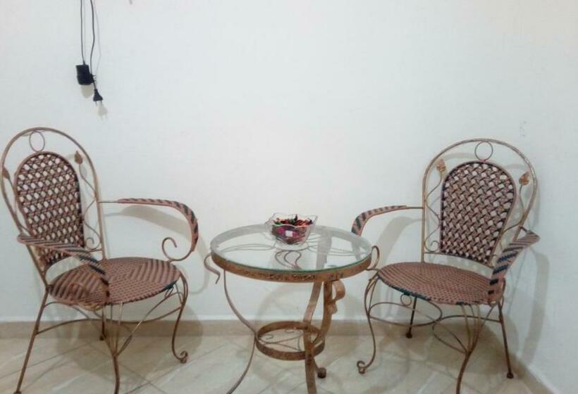 اتاق استاندارد, San Mao Sahara