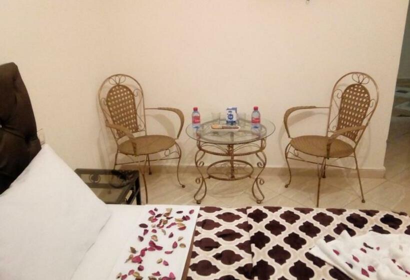 اتاق استاندارد, San Mao Sahara