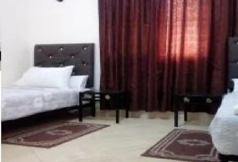 اتاق استاندارد سه نفره, San Mao Sahara
