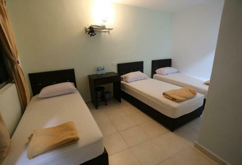 Habitació Triple Deluxe, Tengkera