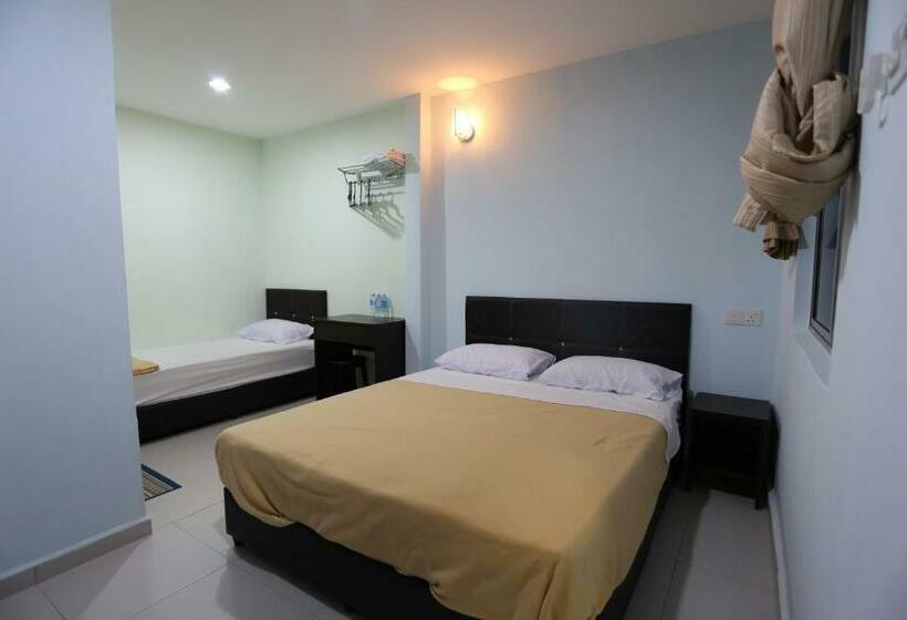 Habitació Triple Deluxe, Tengkera