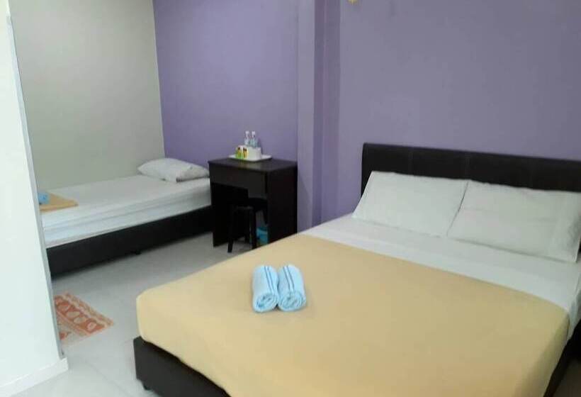 Habitació Triple Deluxe, Tengkera