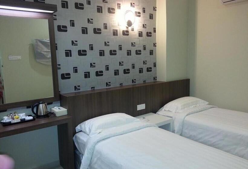 חדר דלוקס, De Champs