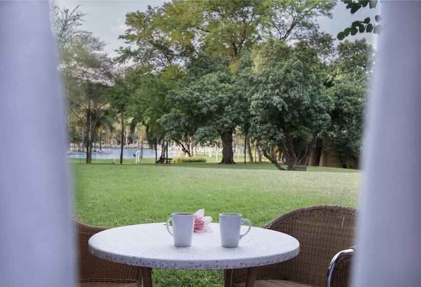 Номер Superior Нижний Этаж, Sun City Hotel And Casino