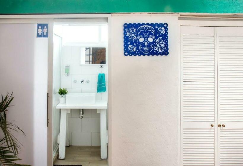 اتاق یک نفره پایه با سرویس بهداشتی مشترک, Casa índigo Cdmx