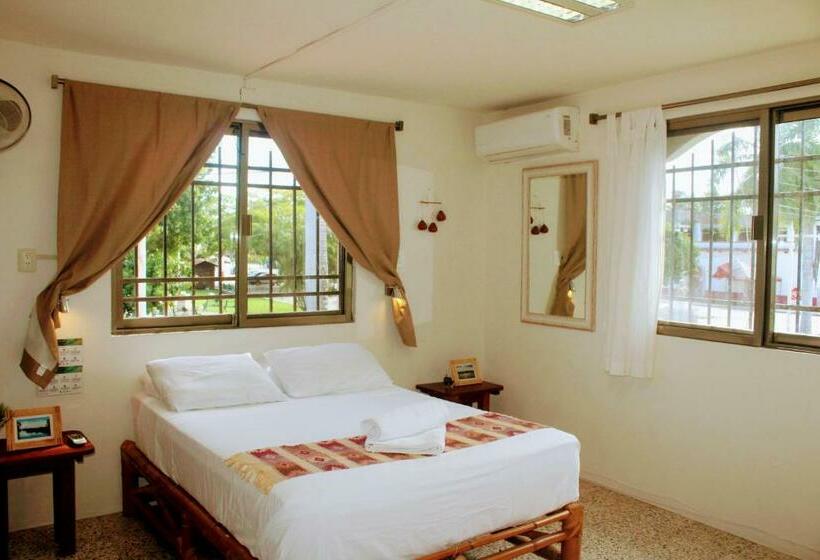 バスルーム共有のトリプルスタンダード, Hostal & Suites Pata De Perro