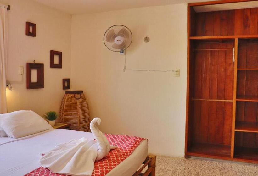 Háromágyas Standard Szoba Megosztott Fürdővel, Hostal & Suites Pata De Perro