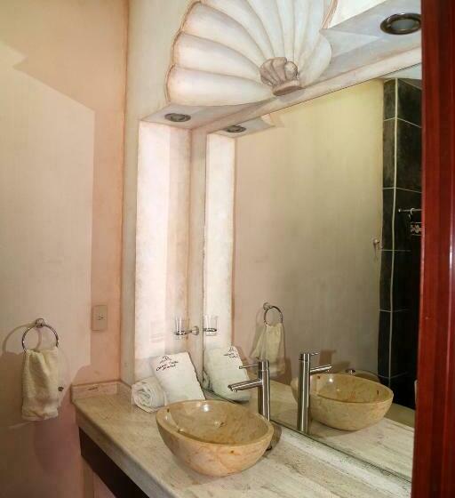 سوئیت جونیور با ماساژ آبی, Casa Celia Hotel Restaurante