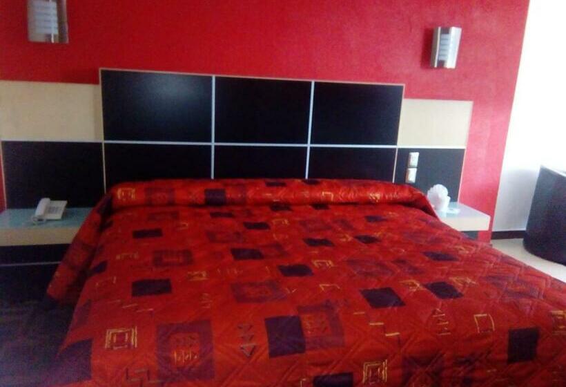 غرفه قياسيه سريرين مزدوجين, Aqueronte