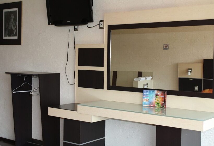 غرفة ديلوكس مزوَّدة بجاكوزي, Aqueronte