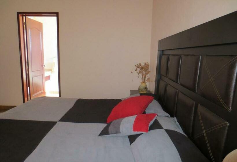 اتاق لوکس با تخت بزرگ, Casa Celia Hotel Restaurante