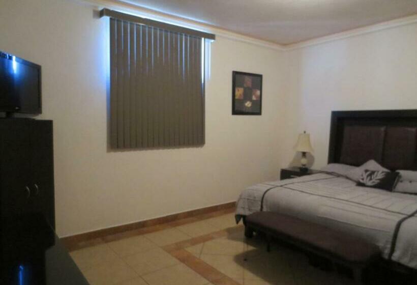 اتاق لوکس با تخت بزرگ, Casa Celia Hotel Restaurante