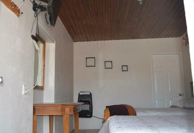 غرفه قياسيه سريرين مزدوجين, Doña Crucita